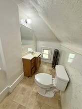 922 Maple St in Wyandotte, MI - Building Photo - Building Photo