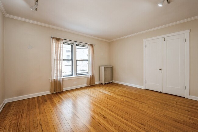 2326 N Lincoln Park W in Chicago, IL - Building Photo - Building Photo