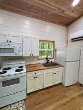 8662 Lakeshore Dr in Rutledge, TN - Building Photo - Building Photo