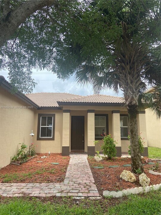 1522 SE 16th Ave in Homestead, FL - Building Photo