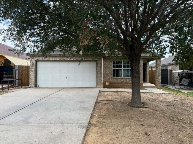 613 Cuervo Dr in Laredo, TX - Building Photo - Building Photo