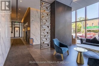 151 Avenue Rd in Toronto, ON - Building Photo - Building Photo