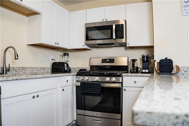 1600 Oakpoint Dr SW in Marietta, GA - Building Photo - Building Photo