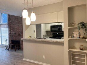 18240 Midway Rd in Dallas, TX - Building Photo - Building Photo