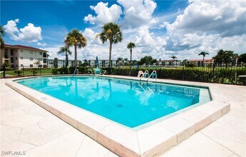 13 High Point Cir N in Naples, FL - Building Photo - Building Photo