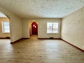 533 Freeport Rd in New Kensington, PA - Building Photo