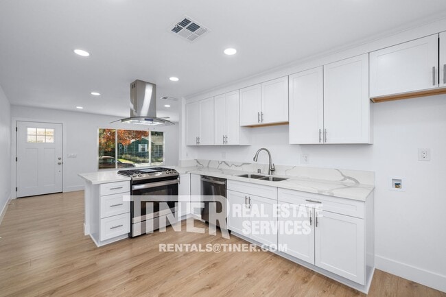 1519 Dickson St in Sacramento, CA - Building Photo - Building Photo