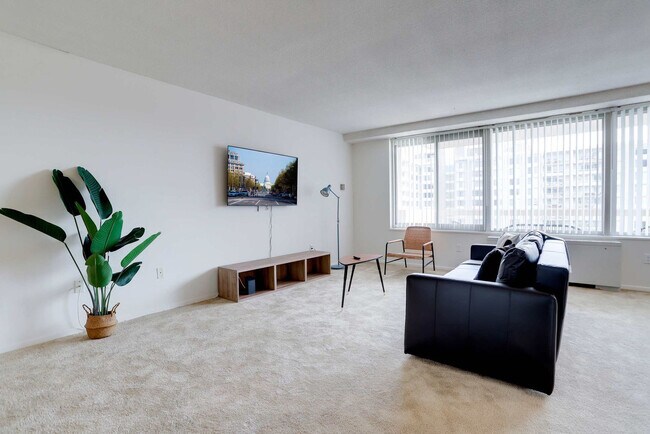 1600 S Eads St in Arlington, VA - Building Photo - Building Photo