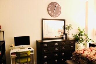 201 N Elm St, Unit 410 in Greensboro, NC - Building Photo - Building Photo