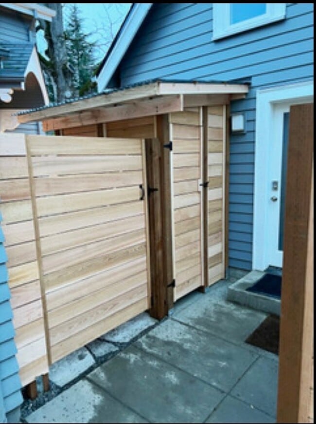 3577 NE Knott St in Portland, OR - Building Photo - Building Photo