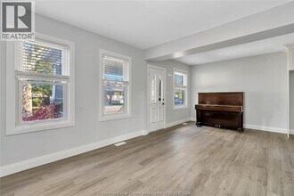 955 Pillette Rd in Windsor, ON - Building Photo - Building Photo