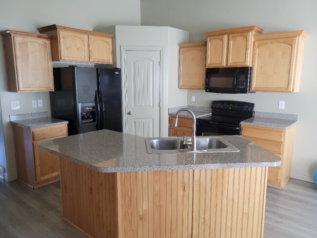 8200 6900 W in West Jordan, UT - Building Photo - Building Photo