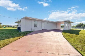 2288 Harbor Blvd in Port Charlotte, FL - Building Photo - Building Photo