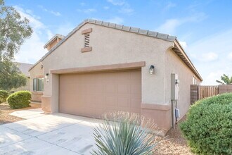 23807 W Chipman Rd in Buckeye, AZ - Foto de edificio - Building Photo