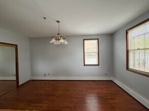 22-24-24 Paterson St in Jersey City, NJ - Building Photo - Building Photo