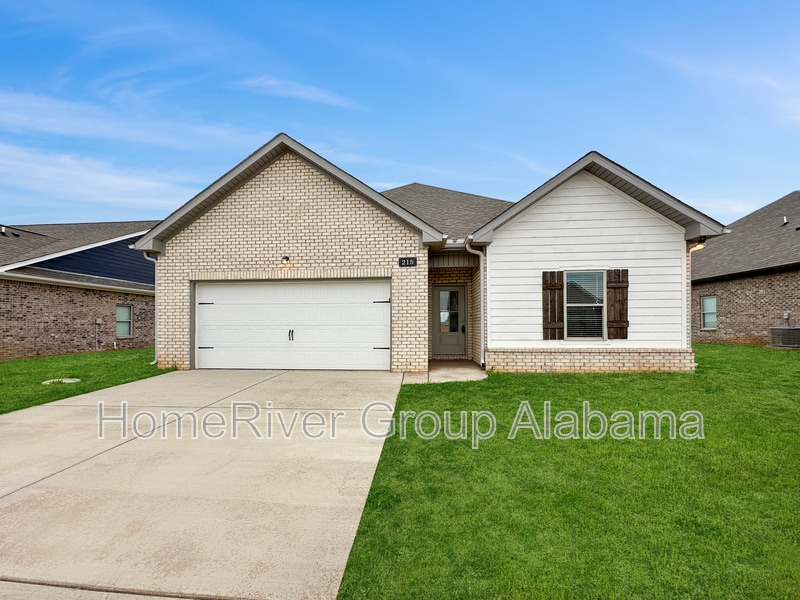 215 John Harold Dr in Meridianville, AL - Building Photo