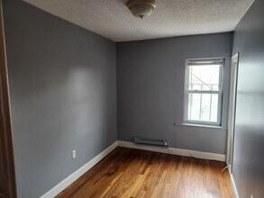 259 Metacom Ave, Unit 2B in Warren, RI - Building Photo - Building Photo