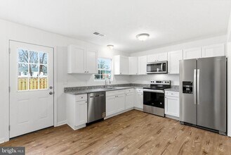 233 Nottoway Dr in Stephens City, VA - Building Photo - Building Photo