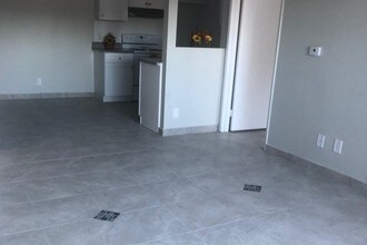 12711 Branford St, Unit 101F in Los Angeles, CA - Foto de edificio - Building Photo