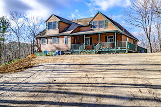 49 Summit St, Unit 1 in Bryant Pond, ME - Building Photo - Building Photo