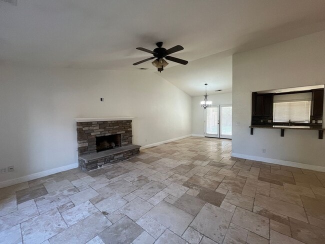 4909 W Leighson Ave in Visalia, CA - Building Photo - Building Photo