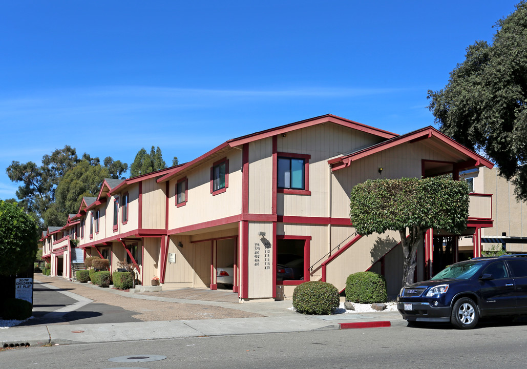 396-420 Chumalia St in San Leandro, CA - Building Photo