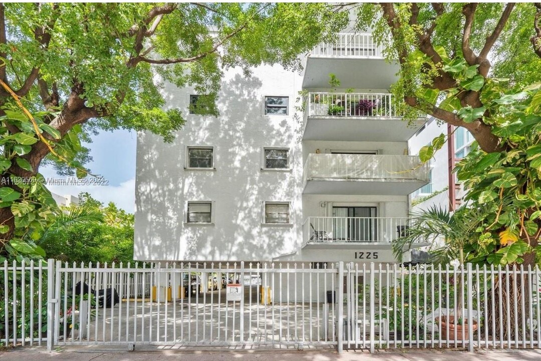 1225 West Ave in Miami Beach, FL - Building Photo