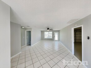 5513 3rd Avenue Plaza W in Bradenton, FL - Building Photo - Building Photo