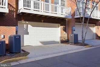 7996 Reserve Way in Vienna, VA - Building Photo - Building Photo