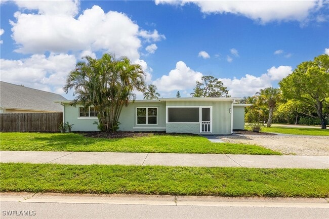 1011 10th Ave N in Naples, FL - Building Photo - Building Photo