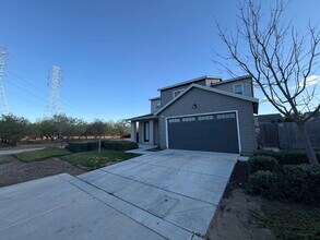 2494 Valdes Dr in Merced, CA - Building Photo - Building Photo