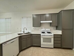 905 Sapphire Cir in Vacaville, CA - Building Photo - Building Photo