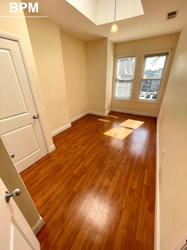 58 London St, Unit 3 in Boston, MA - Building Photo - Building Photo