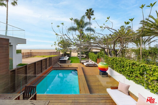 property at 936 Palisades Beach Rd