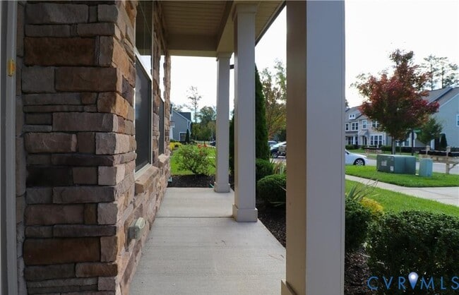 2424 Marions Ln in Glen Allen, VA - Foto de edificio - Building Photo