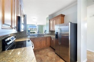360 Robin Hood Cir, Unit 102 in Naples, FL - Building Photo - Building Photo