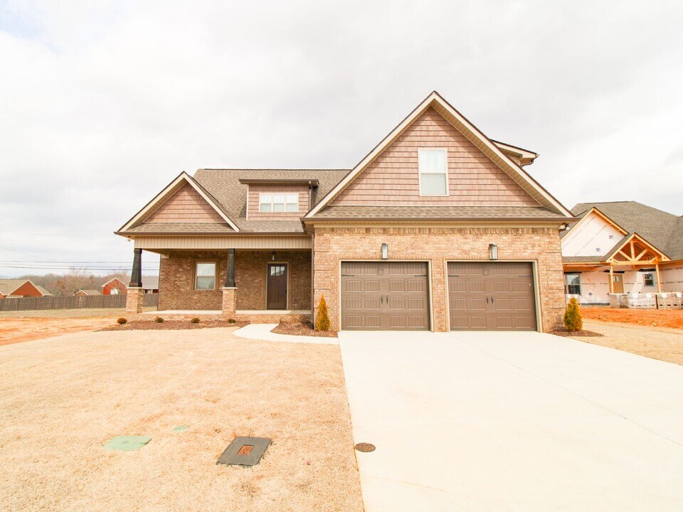 18026 Longleaf Dr in Athens, AL - Building Photo