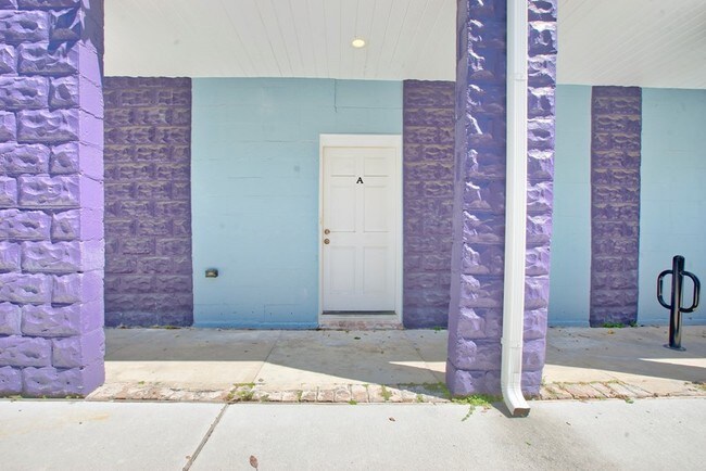 824 Independence St-Unit -A in New Orleans, LA - Foto de edificio - Building Photo