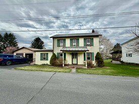 327 W Plum St in Aaronsburg, PA - Building Photo