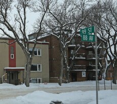9854 88th Ave NW in Edmonton, AB - Building Photo