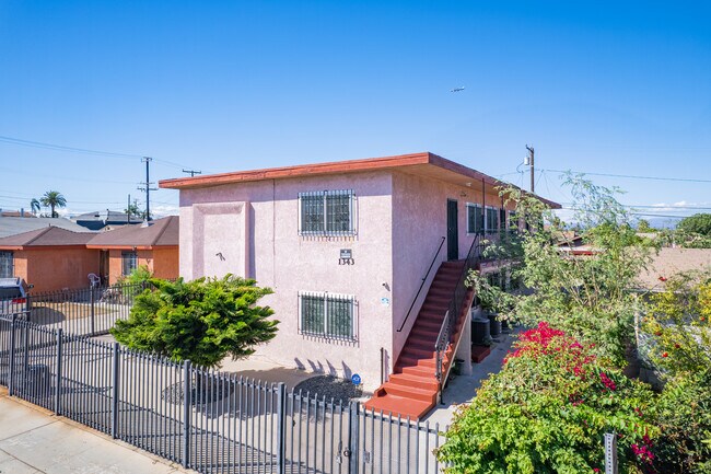 1343 W 96th St in Los Angeles, CA - Foto de edificio - Building Photo