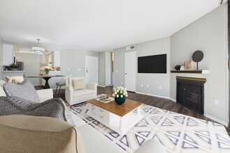 Franklin Place in Los Angeles, CA - Foto de edificio - Building Photo