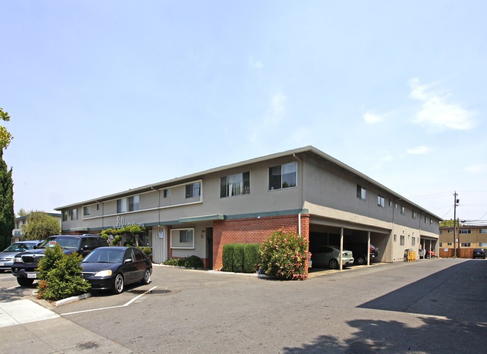 The Elena Apartments in Mountain View, CA - Foto de edificio