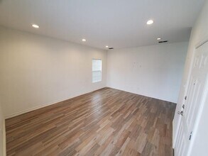 5718 St Joan of Arc Lp in Laredo, TX - Building Photo - Building Photo
