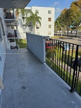 1221 SW 122nd Ave in Miami, FL - Building Photo - Building Photo