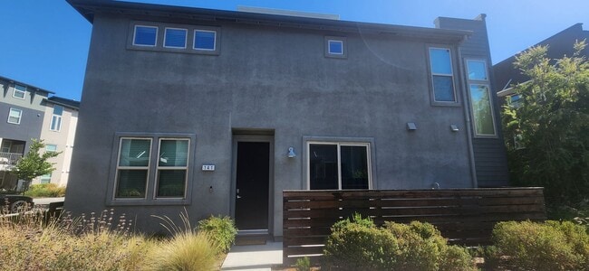 141 Log Pond Ln in Sacramento, CA - Building Photo - Building Photo