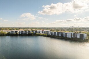 Grand Court Lakes in North Miami, FL - Building Photo