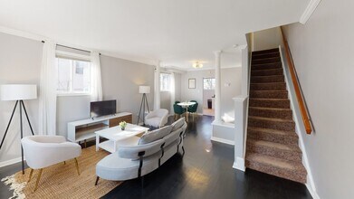 576 49th Pl NE-Unit -B in Washington, DC - Building Photo - Building Photo