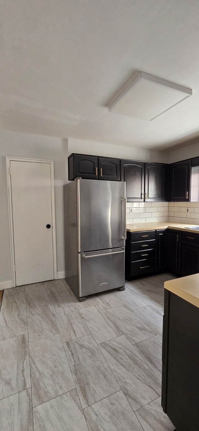 1042 E 211th St, Unit 1st Fl in Bronx, NY - Building Photo - Building Photo