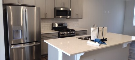 Room in Townhome on Kipp Ln in Apex, NC - Building Photo - Building Photo